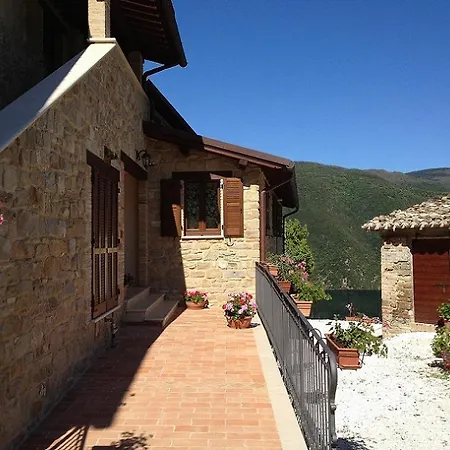 La Collina Dei Ciliegi בית חווה קמרינו